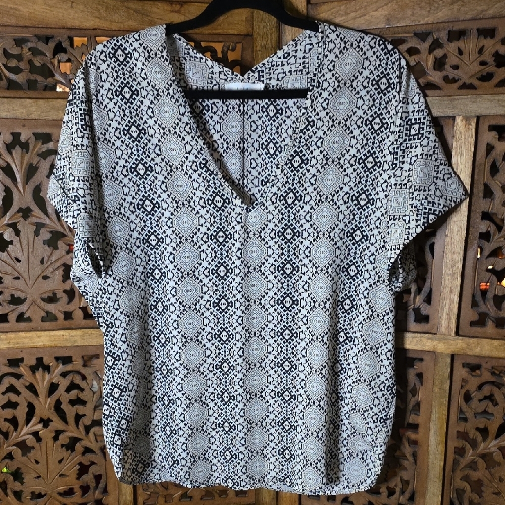 Lush Black and White Geometric Blouse